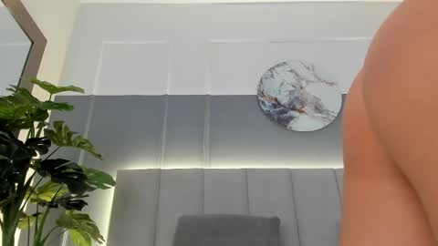 Snapshot of bonnie_bloom chatting on 02-19-25, 11:36 Bonnie online show from 02-19-25, 11:36