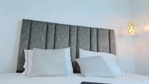 Snapshot of bonnie_bloom chatting on 10-08-25, 05:16 Bonnie online show from 10-08-25, 05:16