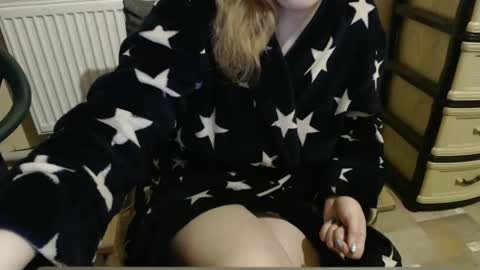 Snapshot of bonnie_fuck_clyde chatting on 01-28-25, 04:08 Bonnie Fuck Clydes online show from 01-28-25, 04:08