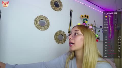 Soffy Brooks Independent model online show from 12-23-24, 10:10