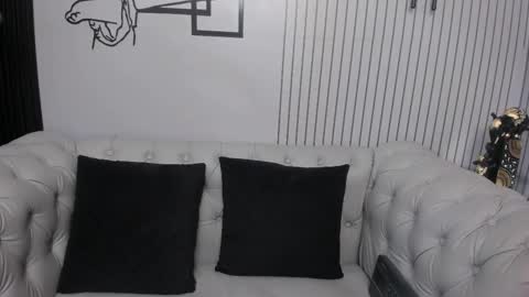 Snapshot of bonny_petite chatting on 02-14-26, 11:18 Vicky online show from 02-14-26, 11:18