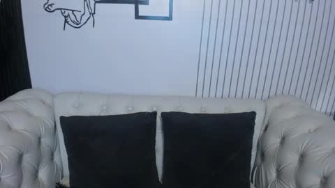 Snapshot of bonny_petite chatting on 04-15-26, 12:23 Vicky online show from 04-15-26, 12:23