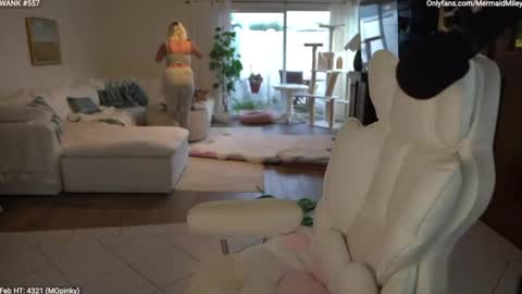 Miley online show from 02-10-26, 01:10