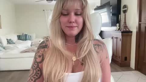 Snapshot of boobznbeer chatting on 05-17-26, 11:01 Miley online show from 05-17-26, 11:01