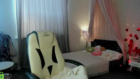 Snapshot of booozekirs_ chatting on 05-20-26, 03:02 Milena online show from 05-20-26, 03:02