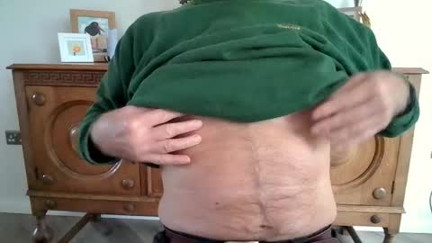 Snapshot of born2run chatting on 04-19-26, 05:45 born2run online show from 04-19-26, 05:45