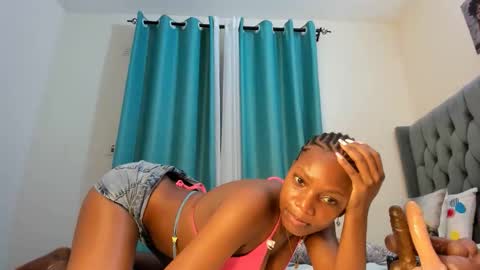 bouncy_booty677 online show from 10-22-25, 08:19