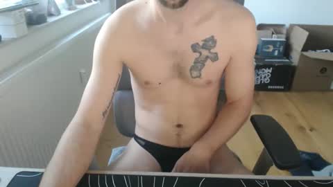 boy_t0y89 online show from 04-16-26, 08:04