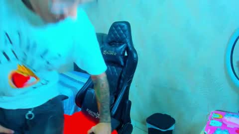 Snapshot of boy_tatto77 chatting on 01-12-26, 05:29 boy_tatto77 online show from 01-12-26, 05:29