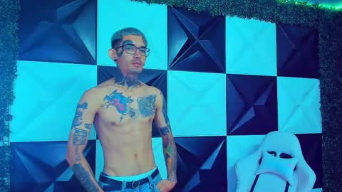 Snapshot of boy_tatto77 chatting on 01-17-26, 06:00 boy_tatto77 online show from 01-17-26, 06:00