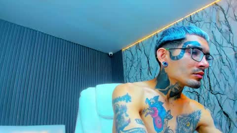Snapshot of boy_tatto77 chatting on 02-18-26, 06:04 boy_tatto77 online show from 02-18-26, 06:04