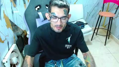 Snapshot of boy_tatto77 chatting on 03-15-26, 01:17 boy_tatto77 online show from 03-15-26, 01:17