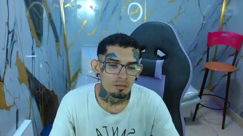 boy_tatto77 online show from 05-14-26, 11:28