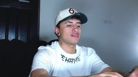 Snapshot of boylatin_777 chatting on 01-17-26, 12:15 miguel online show from 01-17-26, 12:15