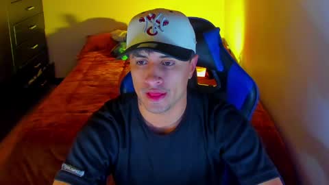 Snapshot of boylatin_777 chatting on 04-30-26, 12:06 miguel online show from 04-30-26, 12:06