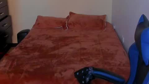 Snapshot of boylatin_777 chatting on 05-06-26, 10:04 miguel online show from 05-06-26, 10:04