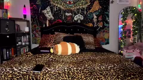 Snapshot of boysdroollx chatting on 01-24-25, 05:53 Puddin online show from 01-24-25, 05:53