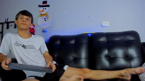 Snapshot of boysweet_boys chatting on 12-07-24, 08:27 Paul and Max online show from 12-07-24, 08:27