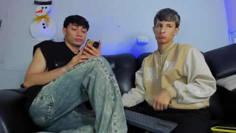 Snapshot of boysweet_boys chatting on 12-29-24, 09:20 Paul and Max online show from 12-29-24, 09:20