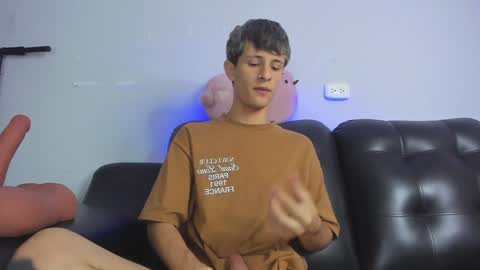 Snapshot of boysweet_boys chatting on 01-07-25, 07:49 Paul and Max online show from 01-07-25, 07:49