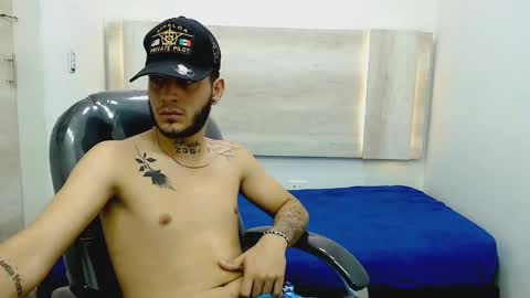 Snapshot of boyxsluts chatting on 12-19-24, 12:45 MAX online show from 12-19-24, 12:45