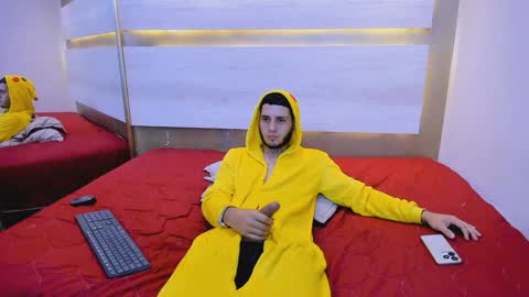 Snapshot of boyxsluts chatting on 12-21-24, 08:18 MAX online show from 12-21-24, 08:18