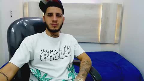 Snapshot of boyxsluts chatting on 12-28-24, 04:19 MAX online show from 12-28-24, 04:19