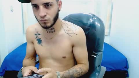 Snapshot of boyxsluts chatting on 12-29-24, 10:25 MAX online show from 12-29-24, 10:25