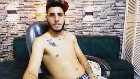 Snapshot of boyxsluts chatting on 01-03-25, 04:44 MAX online show from 01-03-25, 04:44