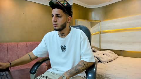 Snapshot of boyxsluts chatting on 01-06-25, 09:22 MAX online show from 01-06-25, 09:22