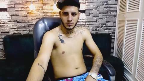 Snapshot of boyxsluts chatting on 01-07-25, 04:05 MAX online show from 01-07-25, 04:05