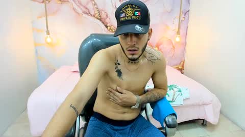 Snapshot of boyxsluts chatting on 01-09-25, 11:45 MAX online show from 01-09-25, 11:45