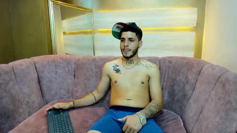 Snapshot of boyxsluts chatting on 01-11-25, 01:06 MAX online show from 01-11-25, 01:06