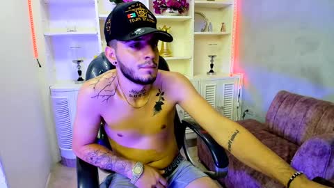 Snapshot of boyxsluts chatting on 01-11-25, 11:13 MAX online show from 01-11-25, 11:13