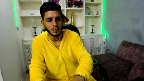 Snapshot of boyxsluts chatting on 01-12-25, 08:25 MAX online show from 01-12-25, 08:25