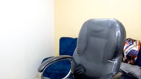 Snapshot of boyxsluts chatting on 01-14-25, 09:35 MAX online show from 01-14-25, 09:35