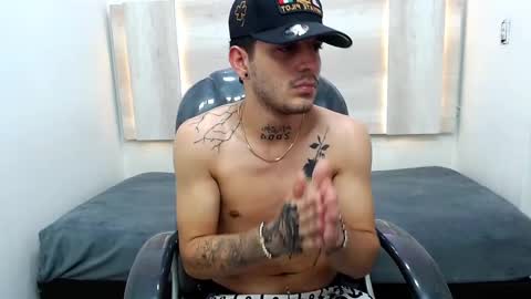 Snapshot of boyxsluts chatting on 01-26-25, 05:13 MAX online show from 01-26-25, 05:13