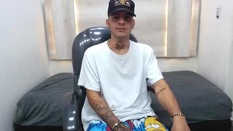 Snapshot of boyxsluts chatting on 01-31-25, 02:48 MAX online show from 01-31-25, 02:48