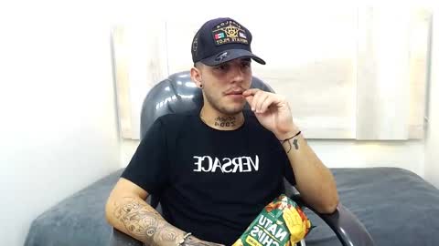 Snapshot of boyxsluts chatting on 02-03-25, 08:02 MAX online show from 02-03-25, 08:02