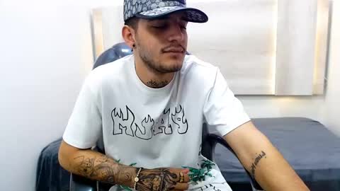 Snapshot of boyxsluts chatting on 02-12-25, 02:21 MAX online show from 02-12-25, 02:21