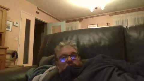 bozo81 online show from 11-05-25, 04:29