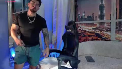 Snapshot of brad_summer chatting on 06-19-26, 05:50 brad summer online show from 06-19-26, 05:50