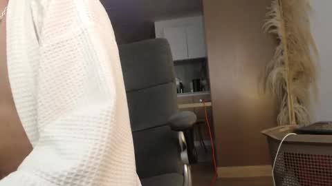 Snapshot of bradley_muscle chatting on 02-24-25, 05:11 Bradley online show from 02-24-25, 05:11