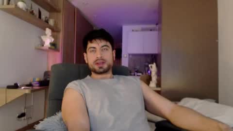 Snapshot of bradley_muscle chatting on 09-19-25, 07:25 Bradley online show from 09-19-25, 07:25