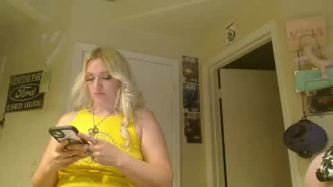 Snapshot of braindeadbetty chatting on 04-23-26, 01:51 i am a naughty jedi knight online show from 04-23-26, 01:51