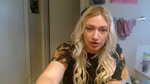 Snapshot of braindeadbetty chatting on 04-26-26, 03:42 i am a naughty jedi knight online show from 04-26-26, 03:42