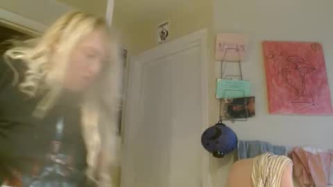 Snapshot of braindeadbetty chatting on 04-30-26, 01:17 i am a naughty jedi knight online show from 04-30-26, 01:17