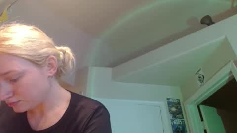 Snapshot of braindeadbetty chatting on 05-06-26, 02:22 i am a naughty jedi knight online show from 05-06-26, 02:22