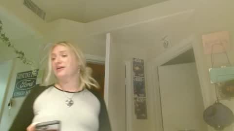 Snapshot of braindeadbetty chatting on 05-13-26, 02:42 i am a naughty jedi knight online show from 05-13-26, 02:42