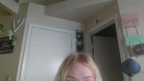 Snapshot of braindeadbetty chatting on 05-15-26, 01:07 i am a naughty jedi knight online show from 05-15-26, 01:07